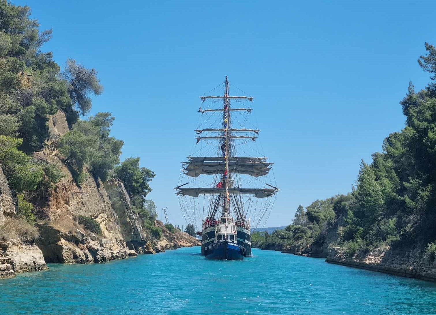 Το Bellem άνοιξε πανιά και διέσχισε το Κανάλι της Κορίνθου μεταφέροντας την Ολυμπιακή Φλόγα