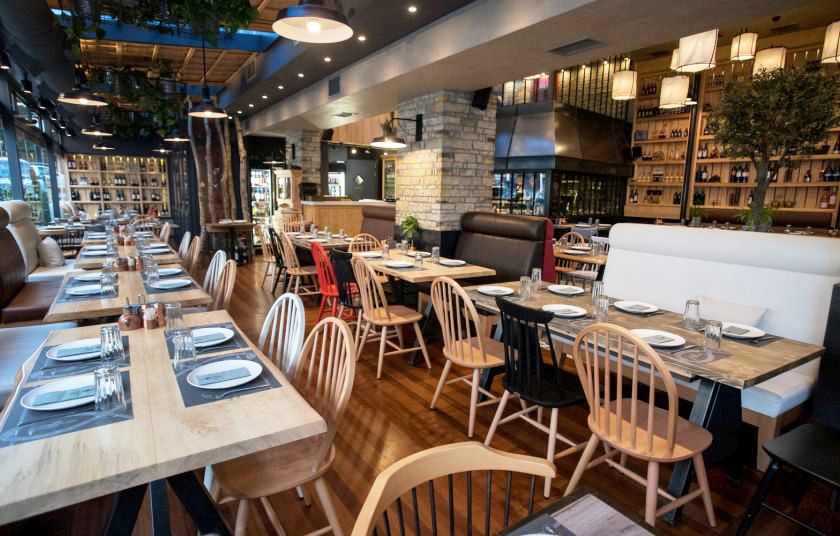 Βρεγμένη Γάτα, η προσιτή πολυτέλεια στην εστίαση