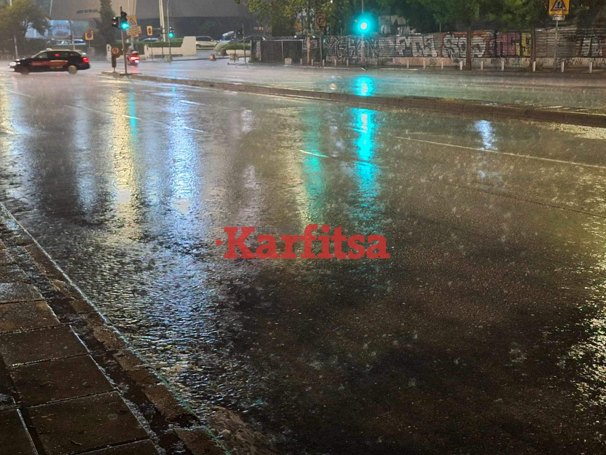 Θεσσαλονίκη: «Άνοιξαν» οι ουρανοί – Έντονη βροχόπτωση (ΦΩΤΟ+Video)