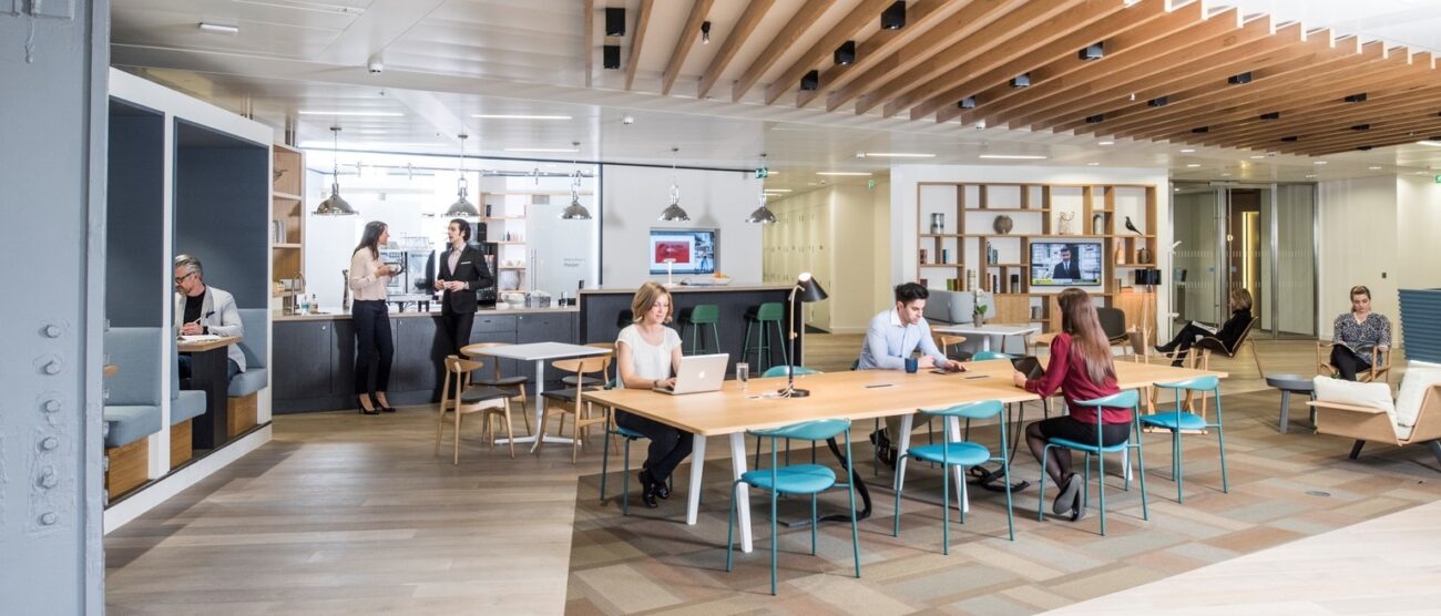 Γραφεία για υβριδική εργασία σε Ομόνοια και Κυψέλη ανοίγει η IWG