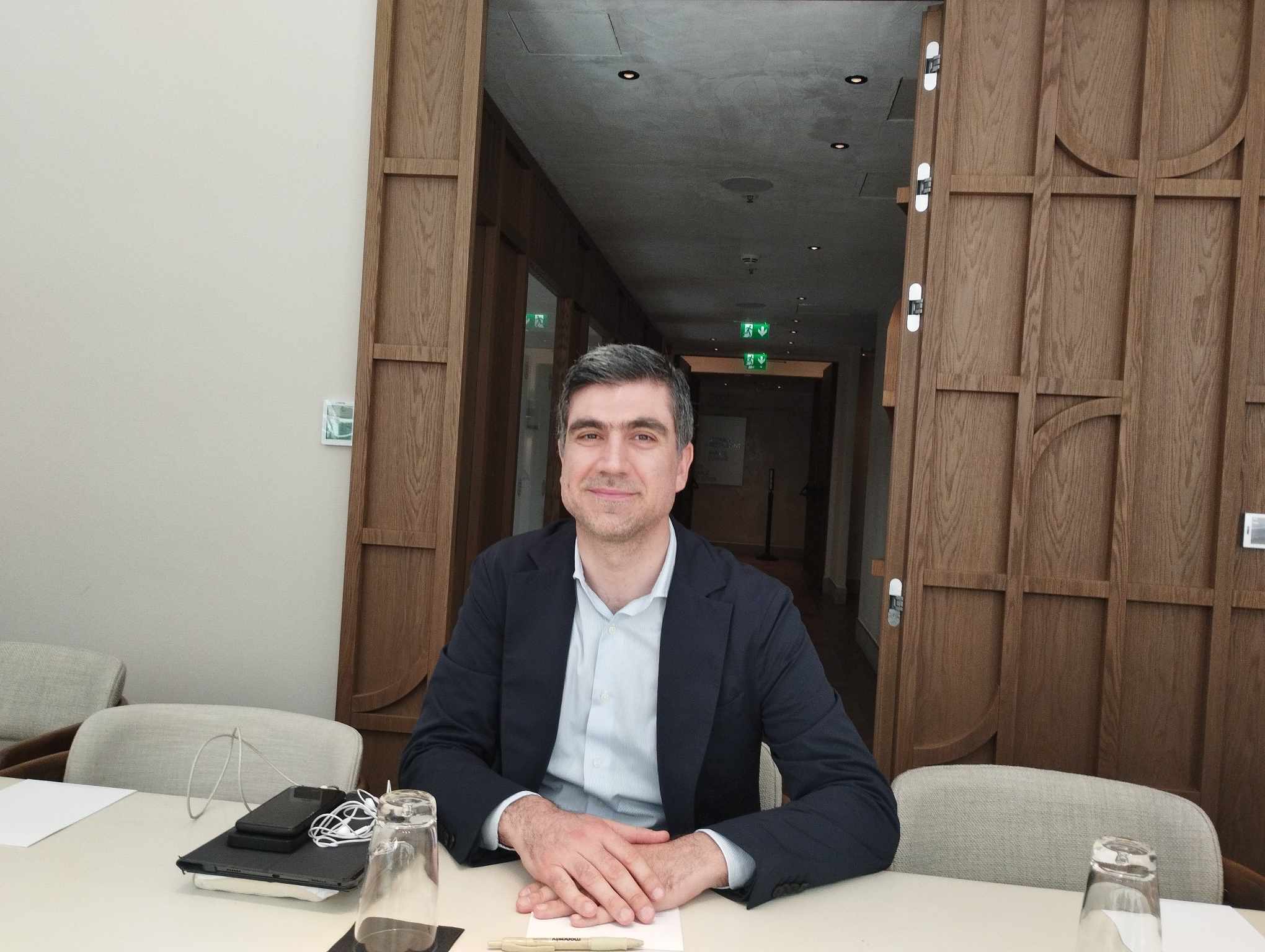 Καθιερώνεται το briefing Γλαβίνα 