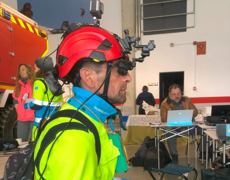 Γυαλιά επαυξημένης πραγματικότητας, υπέρυθρες ακτίνες, μέθοδοι αυτοεντοπισμού – Σε δοκιμή στη Θεσσαλονίκη πρωτοποριακά εργαλεία διάσωσης