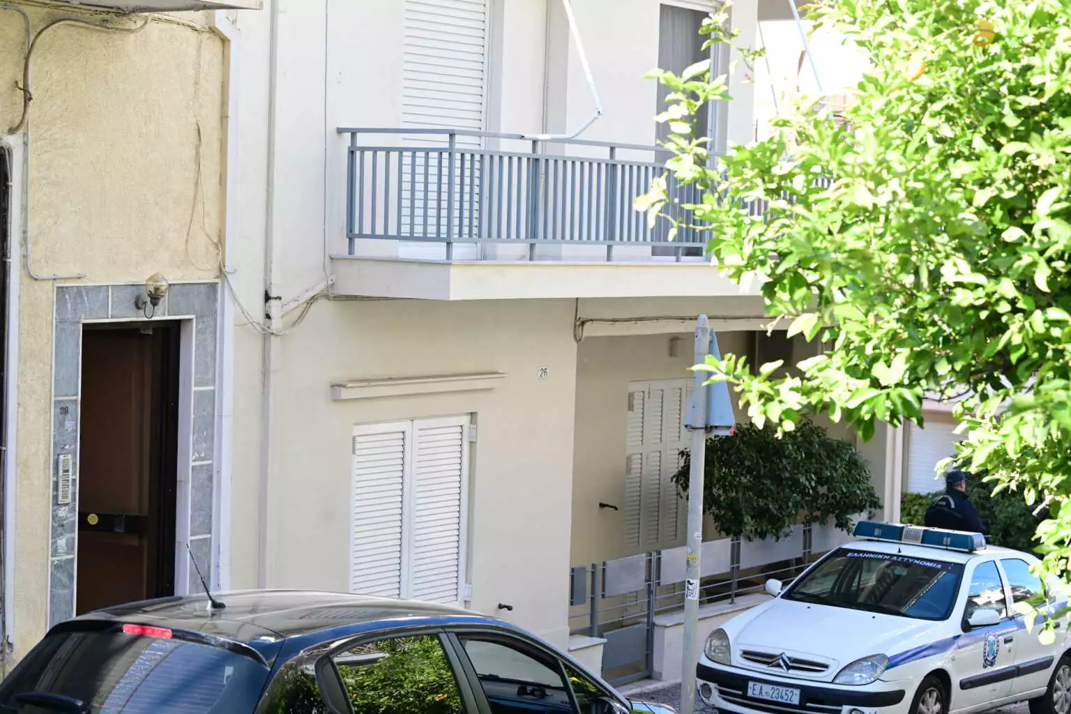 Ηλιούπολη: Σκότωσε τη μητέρα του και περιφερόταν για ώρες στο σπίτι πριν αυτοκτονήσει – Το χρονικό της τραγωδίας