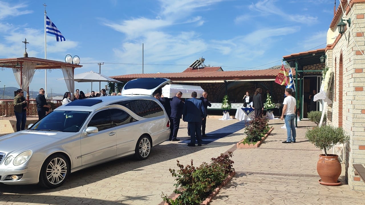 Άγιοι Ανάργυροι: Θρήνος στην κηδεία της 28χρονης Κυριακής που έπεσε νεκρή έξω από το Αστυνομικό Τμήμα