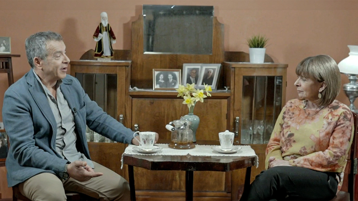 Κατερίνα Σακελλαροπούλου: «Ηρωίδες μου είναι οι απλές καθημερινές γυναίκες» (Video)