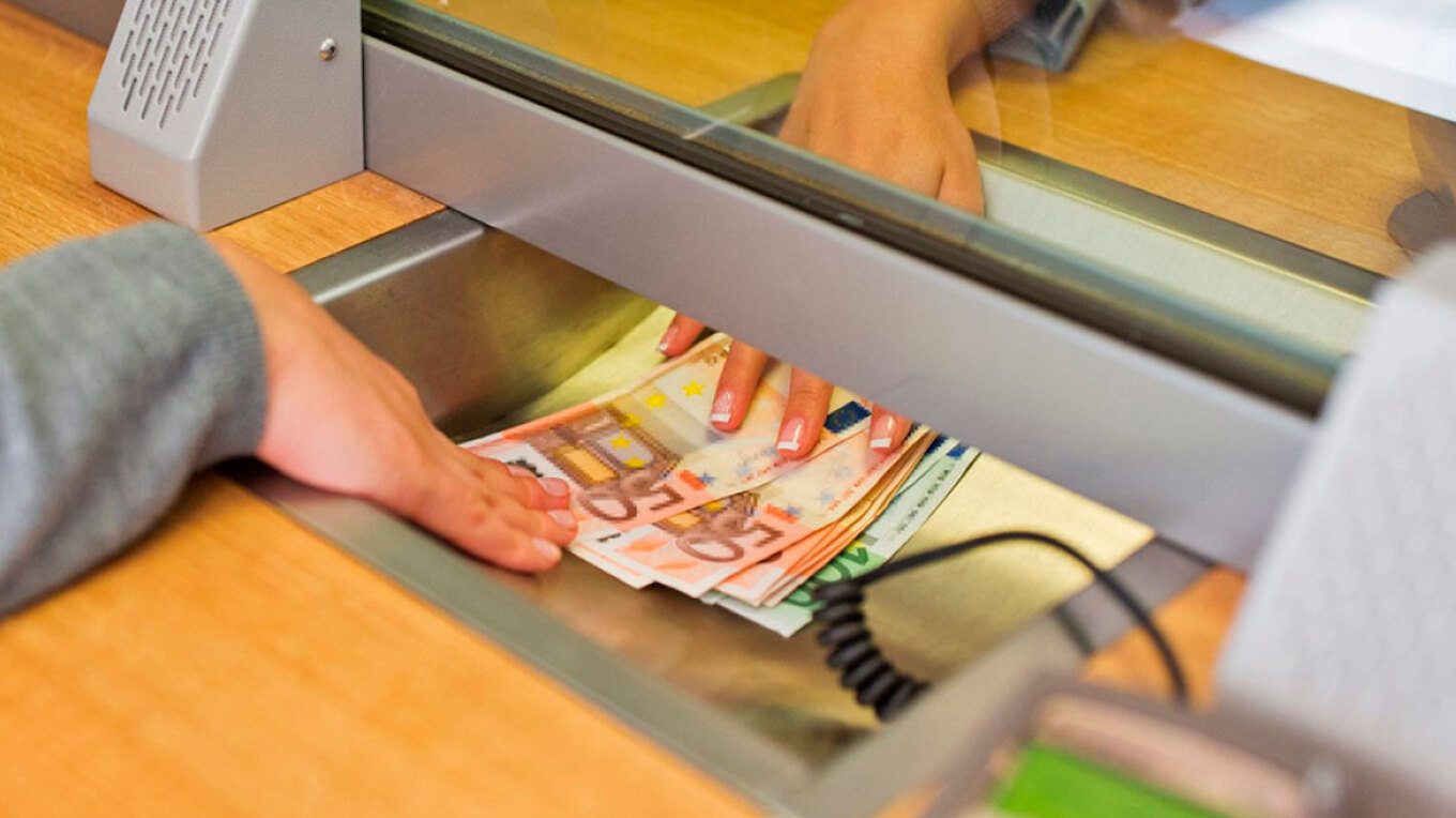 Η ανάκαμψη της ελληνικής οικονομίας ωφελεί ιδιαίτερα τις τράπεζες καταλήγουν οι Financial Times