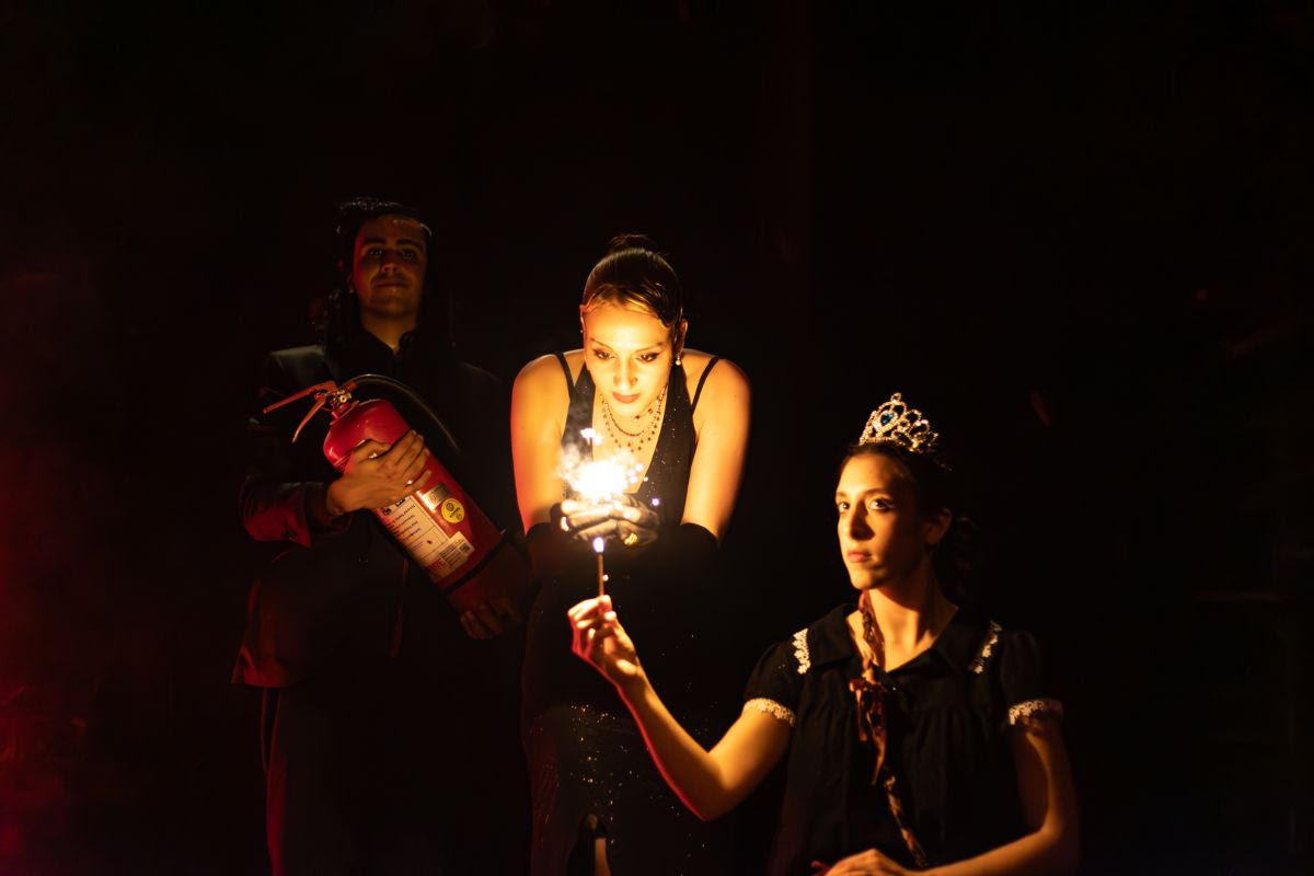 Θεσσαλονίκη: Η «Οικογένεια Μπες-Βγες», του Γιάννη Ξανθούλη έρχεται στο θέατρο Τ