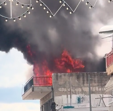 Θεσσαλονίκη: Η στιγμή που η πολυκατοικία γίνεται παρανάλωμα του πυρός (Video)