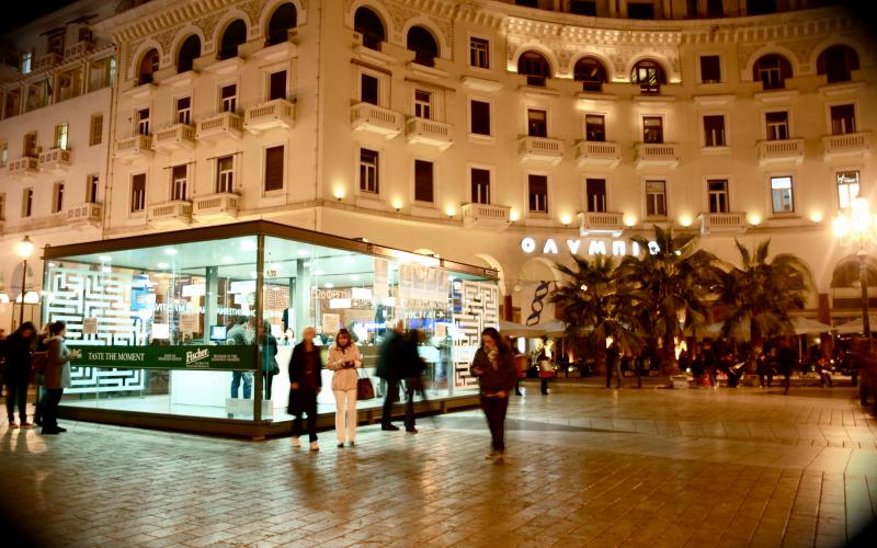 Θεσσαλονίκη: Άγρια επίθεση προς ανήλικο από νεαρούς με καλυμμένα τα χαρακτηριστικά τους στην Πλατεία Αριστοτέλους