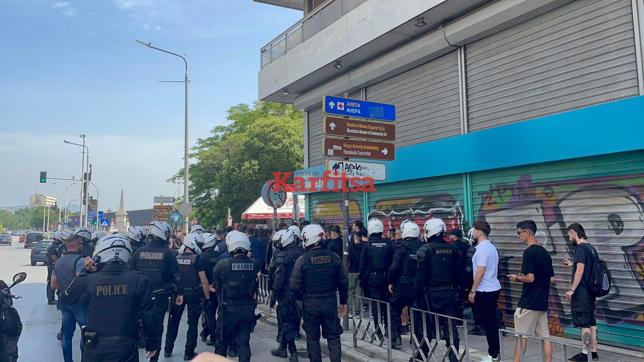Θεσσαλονίκη: Απομακρύνθηκαν οπαδοί του ΠΑΟΚ από την Καμάρα και τον Λευκό Πύργο (ΦΩΤΟ+Video)