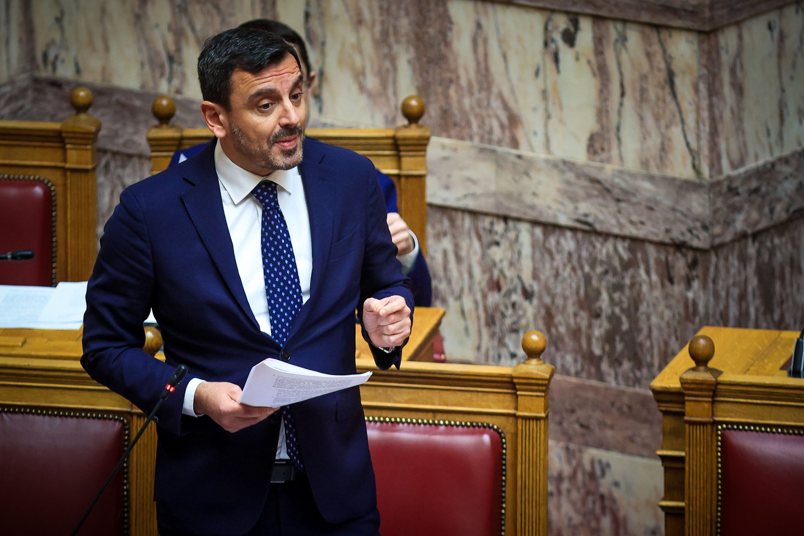 Ο υφυπουργός Προστασίας του Πολίτη Ανδρέας Νικολακόπουλος στην «Κ»: Στο Α.Τ. Χαριλάου – Αναλήψεως το τρίτο γραφείο αντιμετώπισης περιστατικών ενδοοικογενειακής βίας