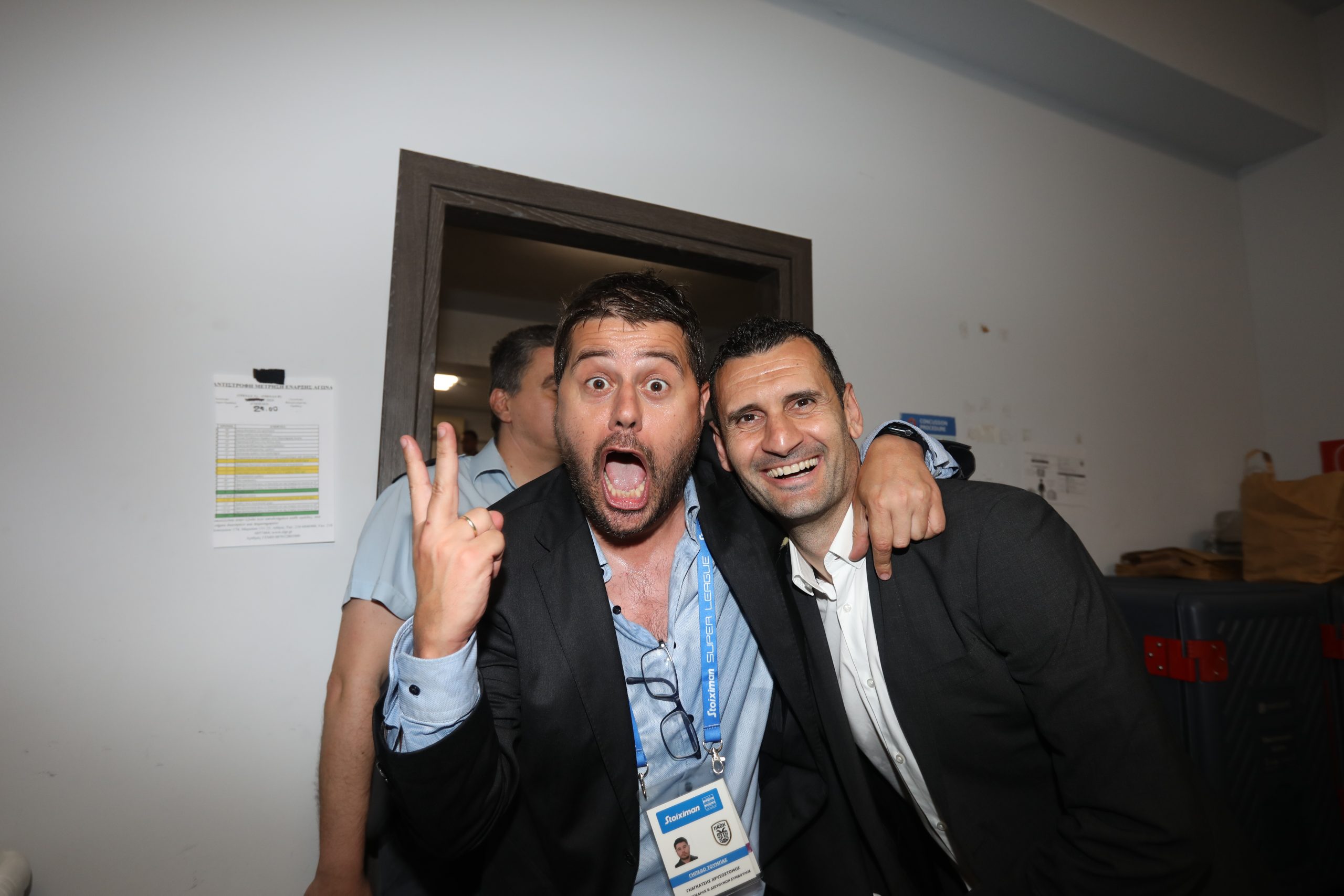 ΠΑΟΚ: Πανηγυρισμοί στα αποδυτήρια του «Βικελίδης» για την κατάκτηση του πρωταθλήματος (ΦΩΤΟ)