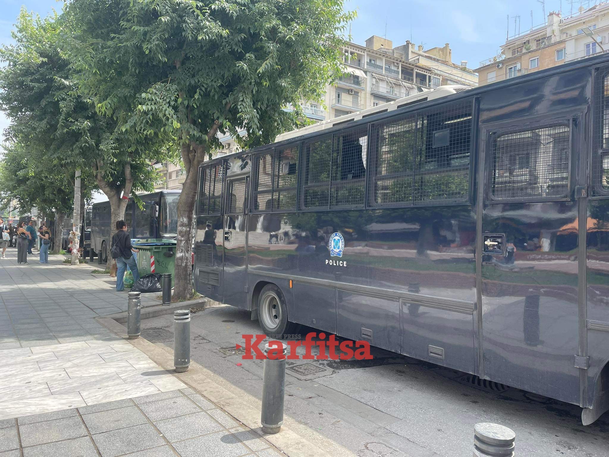 Θεσσαλονίκη: Ισχυρές αστυνομικές δυνάμεις στην Κάμαρα για τη συγκέντρωση των οπαδών του ΠΑΟΚ (ΦΩΤΟ+Video)