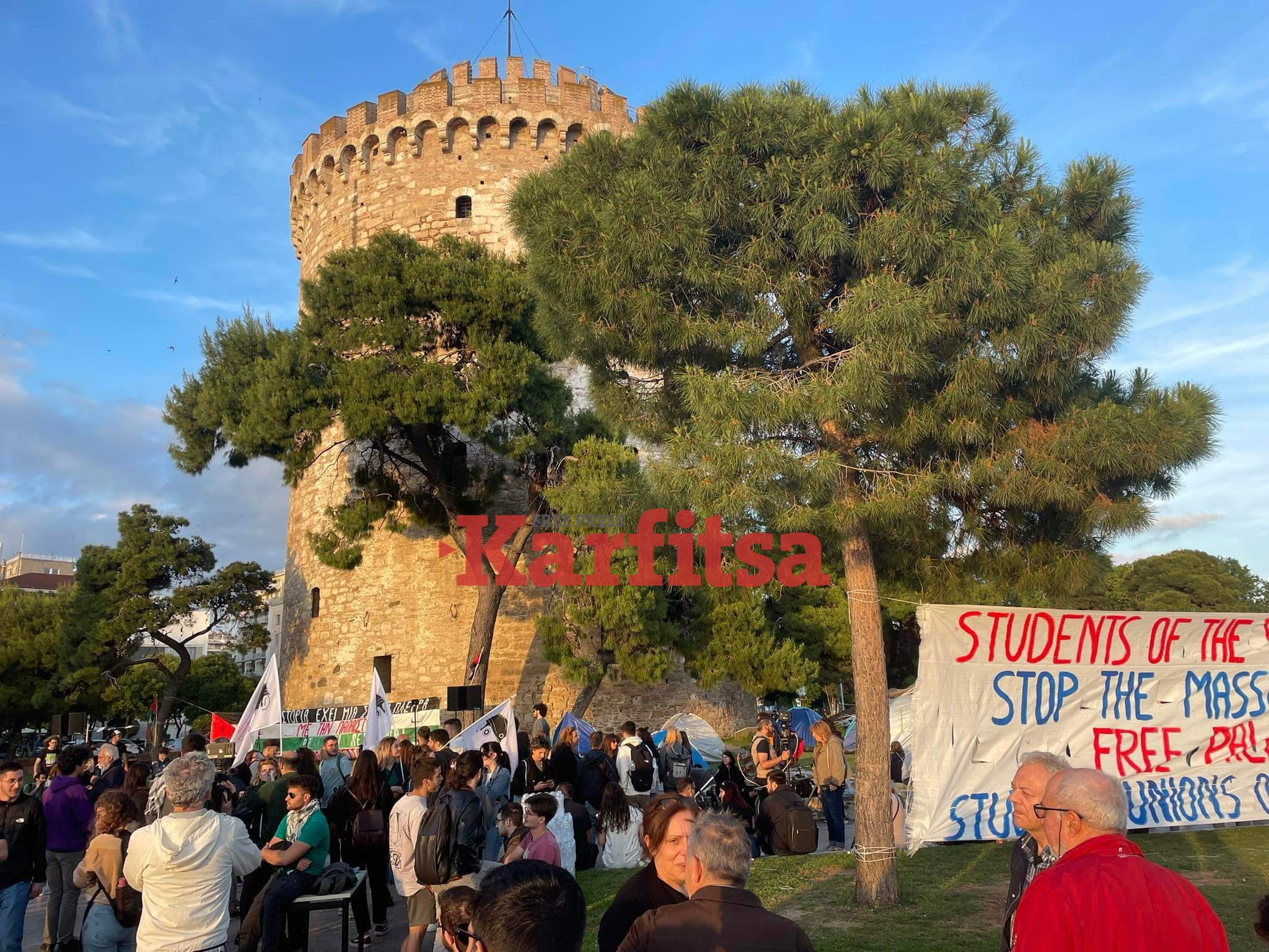 Θεσσαλονίκη: Διαμαρτυρία για την Παλαιστίνη μπροστά στον Λευκό Πύργο – Έστησαν σκηνές για να διανυκτερεύσουν οι φοιτητές (ΦΩΤΟ + Video)