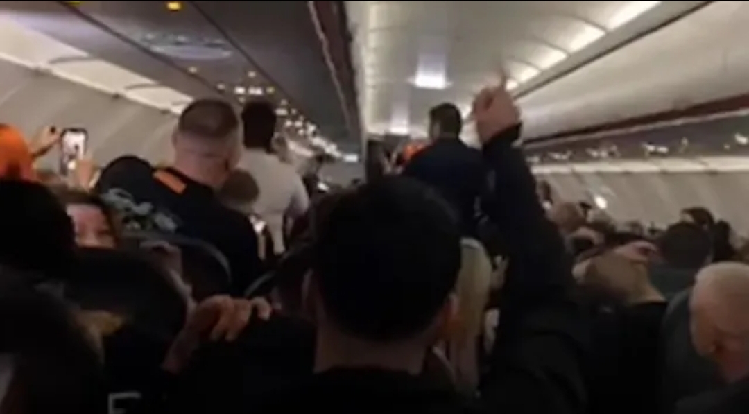 Ζευγάρι προκάλεσε αναγκαστική προσγείωση στο Ηράκλειο