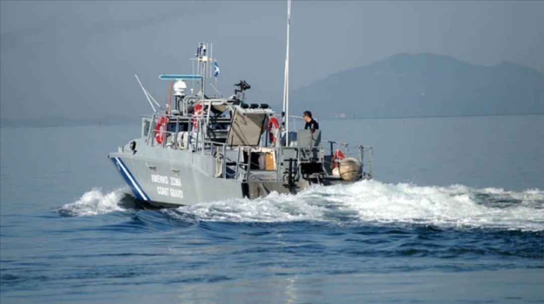 Βάρκα με 33 μετανάστες εντοπίστηκε νότια της Κρήτης