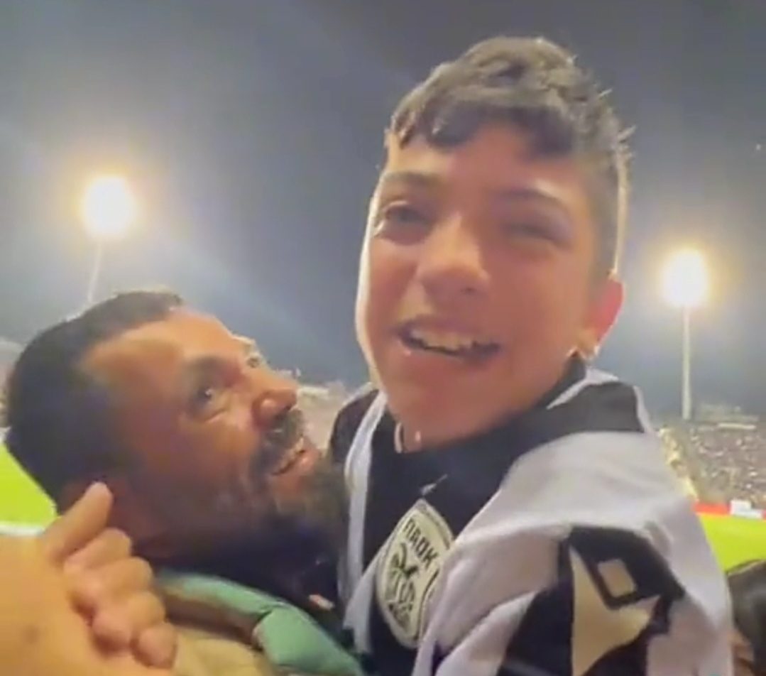 Κλίμα συγκίνησης για τη νίκη του ΠΑΟΚ: Τα δάκρυα χαράς του μικρού Γιαννάκη (Video)