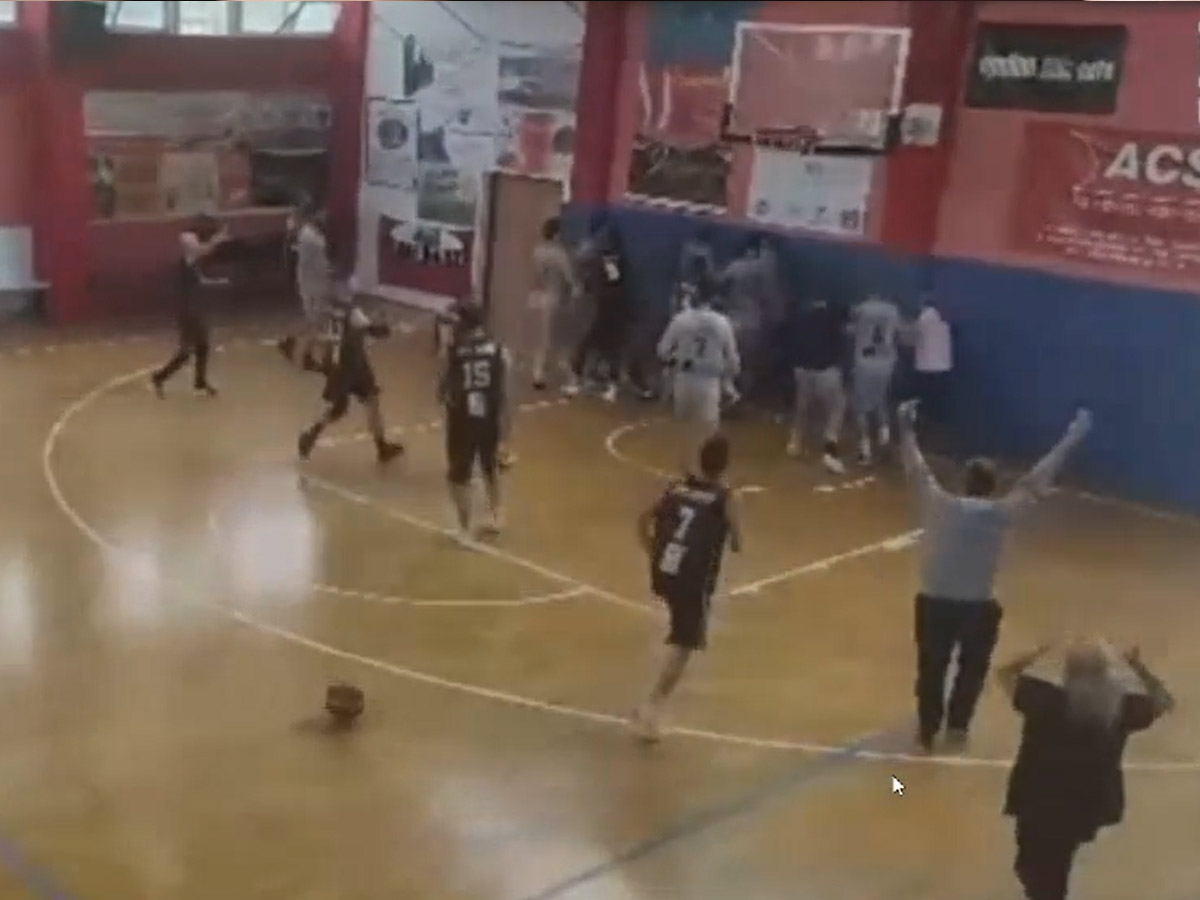 Άγριο ξύλο σε αγώνα μπάσκετ στην Εύβοια – Μεταφέρθηκαν σε νοσοκομείο (Video)