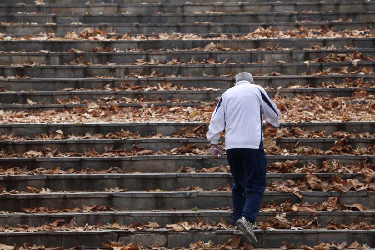 Δημογραφικό: Σημαντική μείωση των γεννήσεων μετά το 1980, δραματική αύξηση των θανάτων