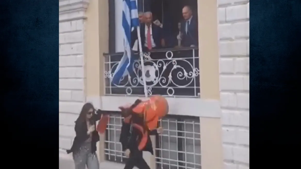 Κέρκυρα: Κι όμως συνέβη – Ο Μπότης του δημάρχου έπεσε στο κεφάλι περαστικής (Video)