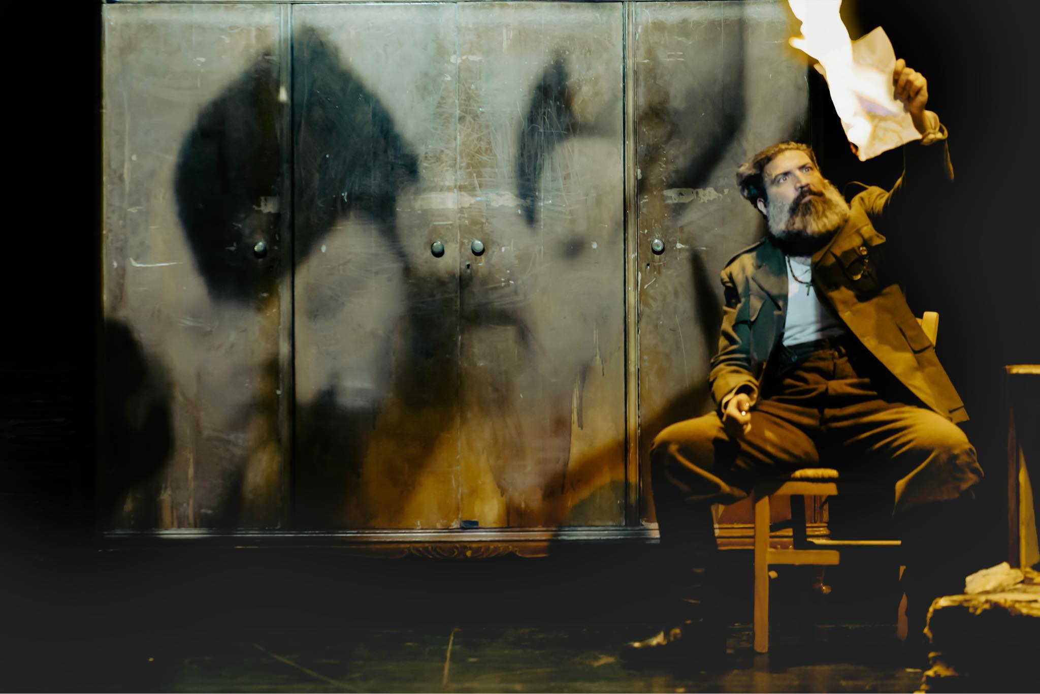 Τάσος Σωτηράκης: Πιστεύω ακράδαντα πως το θέατρο προάγει την παιδεία και πως σε καμία περίπτωση δεν πρέπει να κουνάει το δάχτυλο στον θεατή