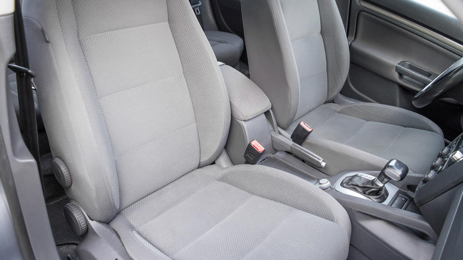 Τι κρύβεται ανάμεσα στα καθίσματα των αυτοκινήτων -Τα μυστικά που δεν θα σου πει κανείς