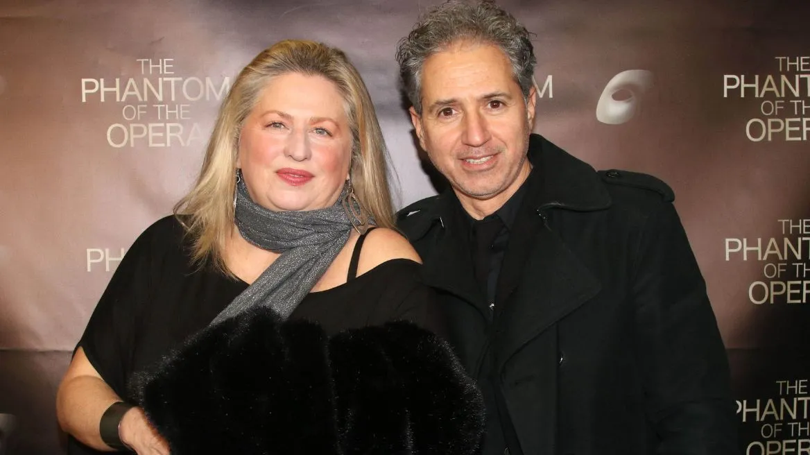 Δημήτρης Κόκοτας: Τα νεότερα για την υγεία του – Άμα του σφίξεις πολύ δυνατά το χέρι, το τραβάει, λέει η Σάντρα Βουτσά (Video)