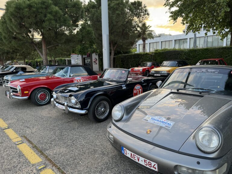 Είκοσι πολυτελή αγωνιστικά αυτοκίνητα- αντίκες εντυπωσίασαν στην παραλία της Θεσσαλονίκης (ΦΩΤΟ)