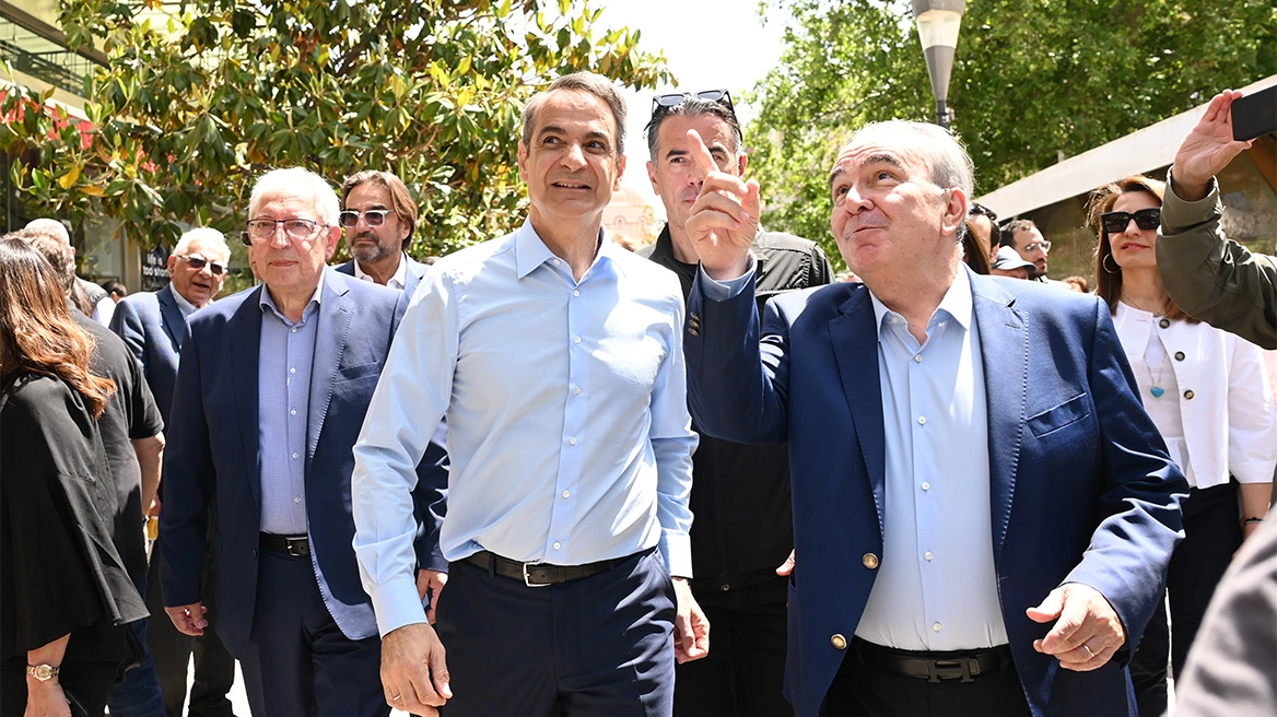 Στο Μαρούσι ο Κ. Μητσοτάκης – Μίλησε με πολίτες και καταστηματάρχες, δείτε φωτογραφίες