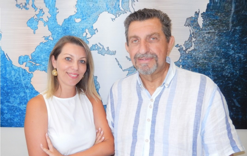 Εδώ Χαλκιδική: Υπάλληλος απόφοιτος Τ.Ε.Ι. στα «σαλόνια» της περιφερειακής ενότητας Χαλκιδικής σε φόντο… δημάρχου!