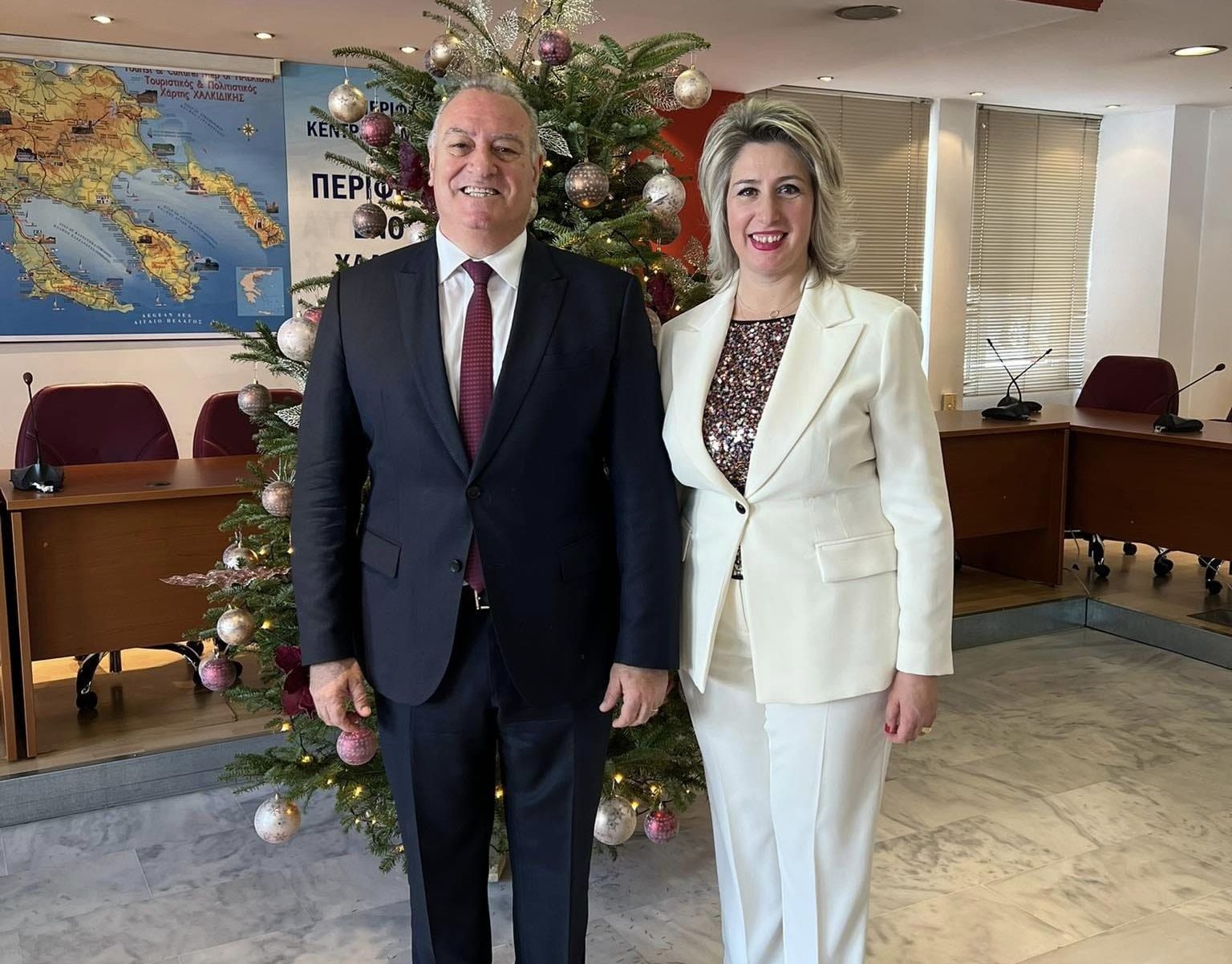 Εδώ Χαλκιδική: Υπάλληλοι με πολλαπλά καθήκοντα και… προνόμια!