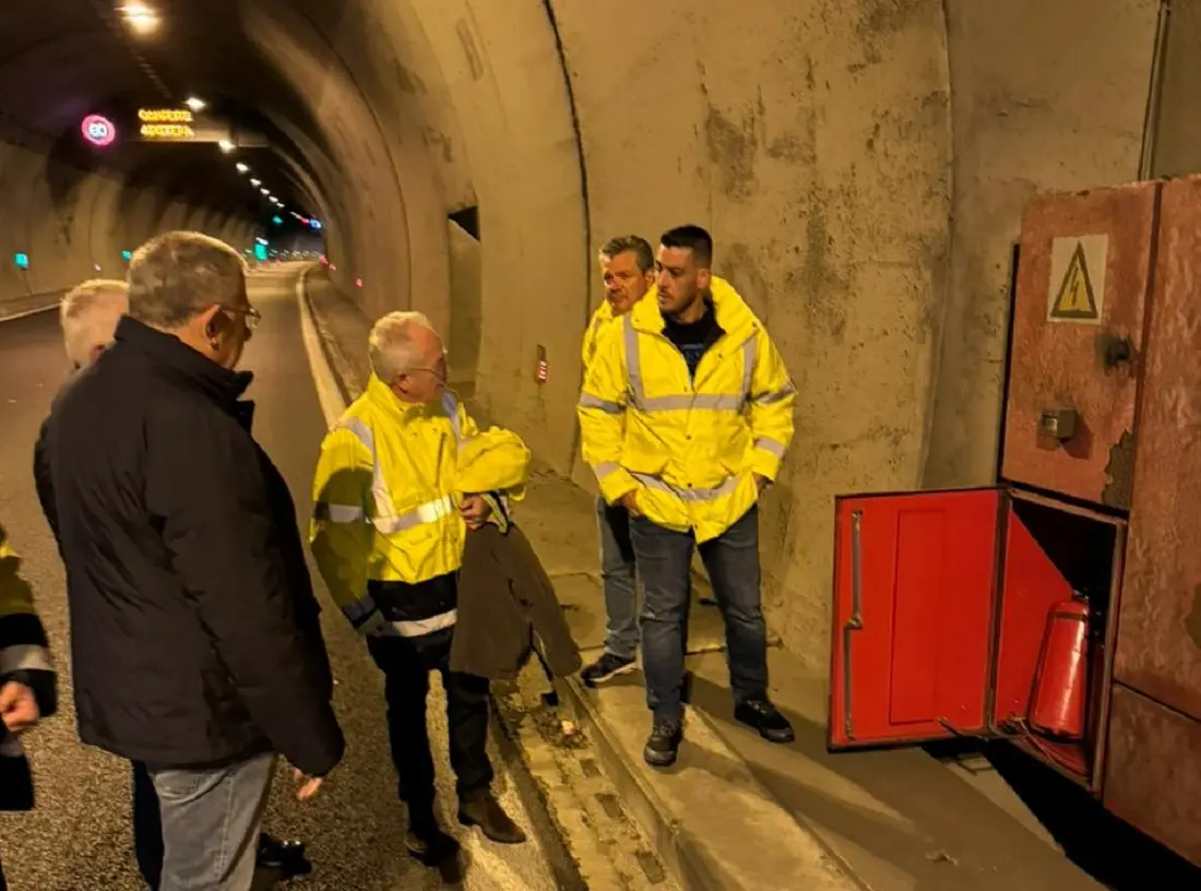 Γρεβενά: Επιθεώρηση Ν. Ταχιάου στη σήραγγα της Εγνατίας Οδού όπου εκδηλώθηκε φωτιά