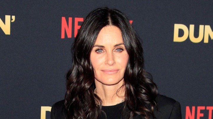 Η Κόρτνεϊ Κοξ για τον Μάθιου Πέρι: «Με επισκέπτεται συχνά»