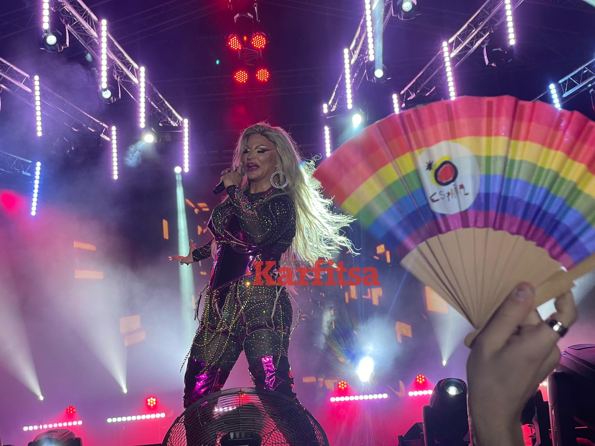 Europride - Θεσσαλονίκη: Αμέτρητα χαμόγελα και κέφι στα ύψη στην «πολύχρωμη» συναυλία (ΦΩΤΟ+Video)