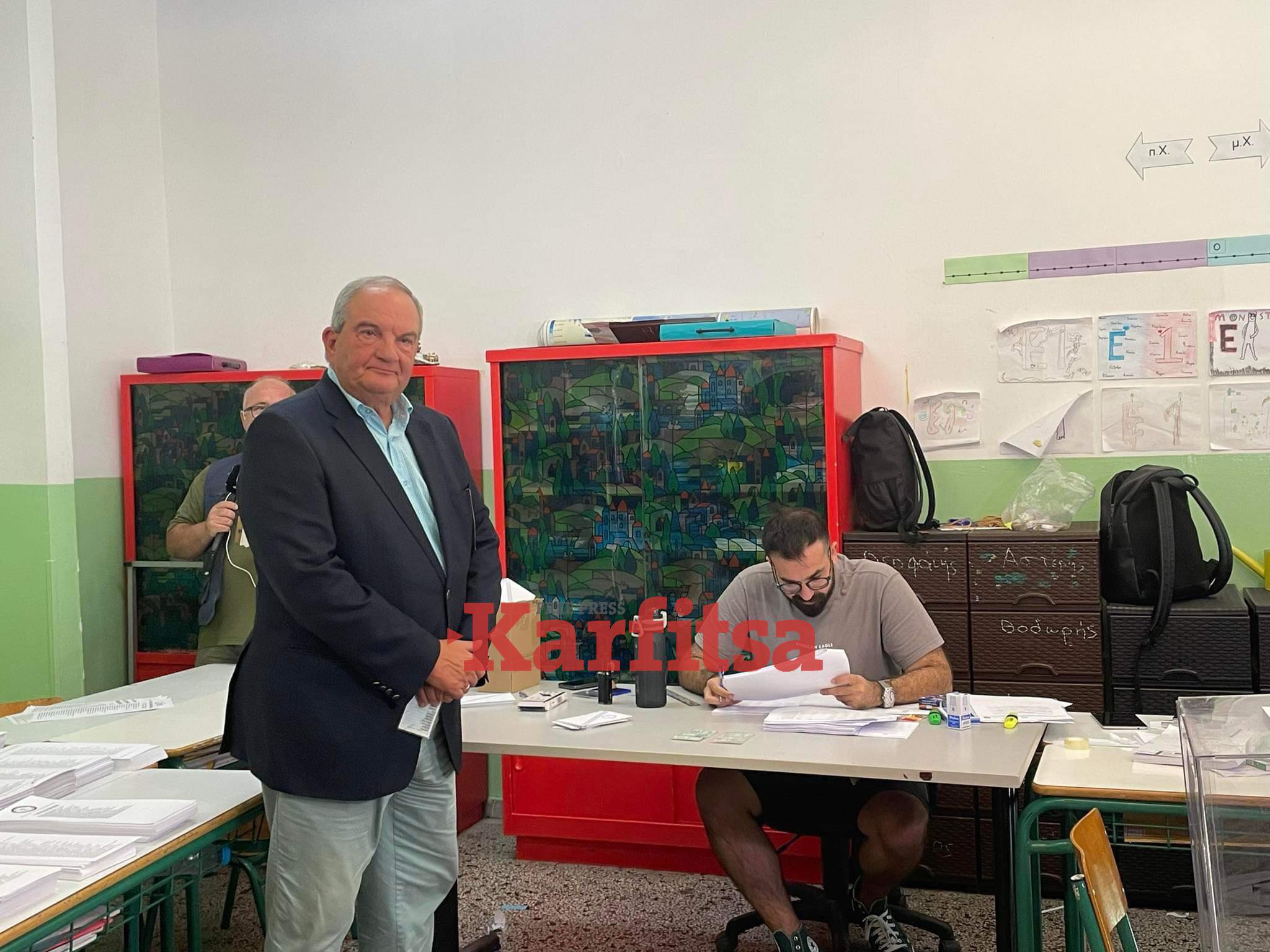 Θεσσαλονίκη: Ψήφισε ο πρώην πρωθυπουργός Κ. Καραμανλής (ΦΩΤΟ)