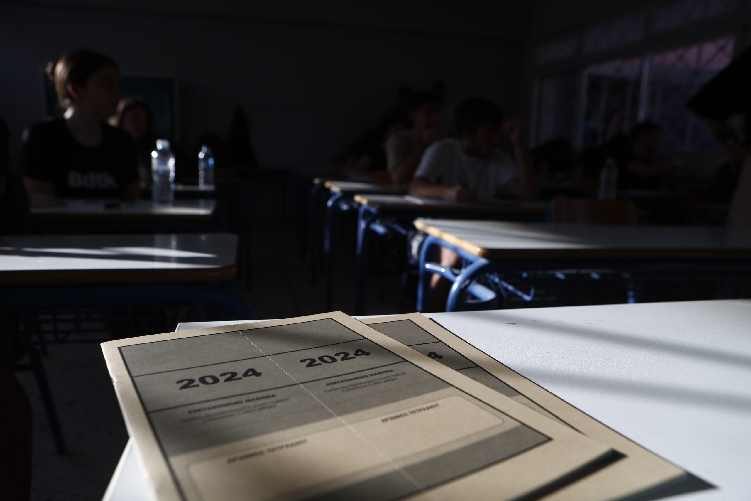 Πανελλήνιες 2024: Δείτε τα θέματα στα μαθήματα που εξετάστηκαν σήμερα οι υποψήφιοι των ΕΠΑΛ