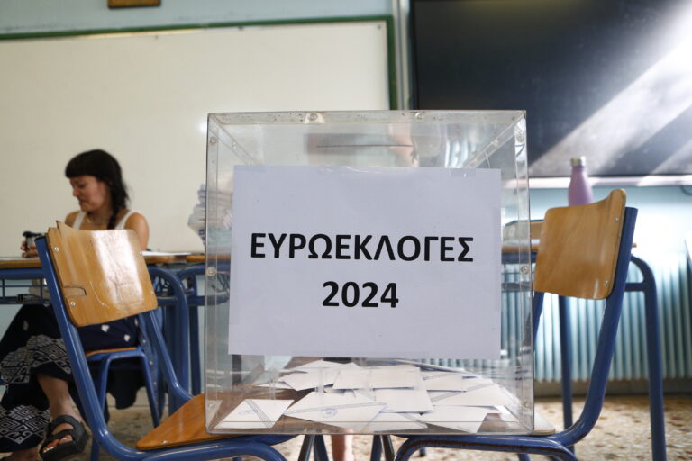 Ευρωεκλογές 2024: «Πυρετός» προετοιμασιών στα γραφεία ΝΔ, ΣΥΡΙΖΑ, ΠΑΣΟΚ (VIDEO)