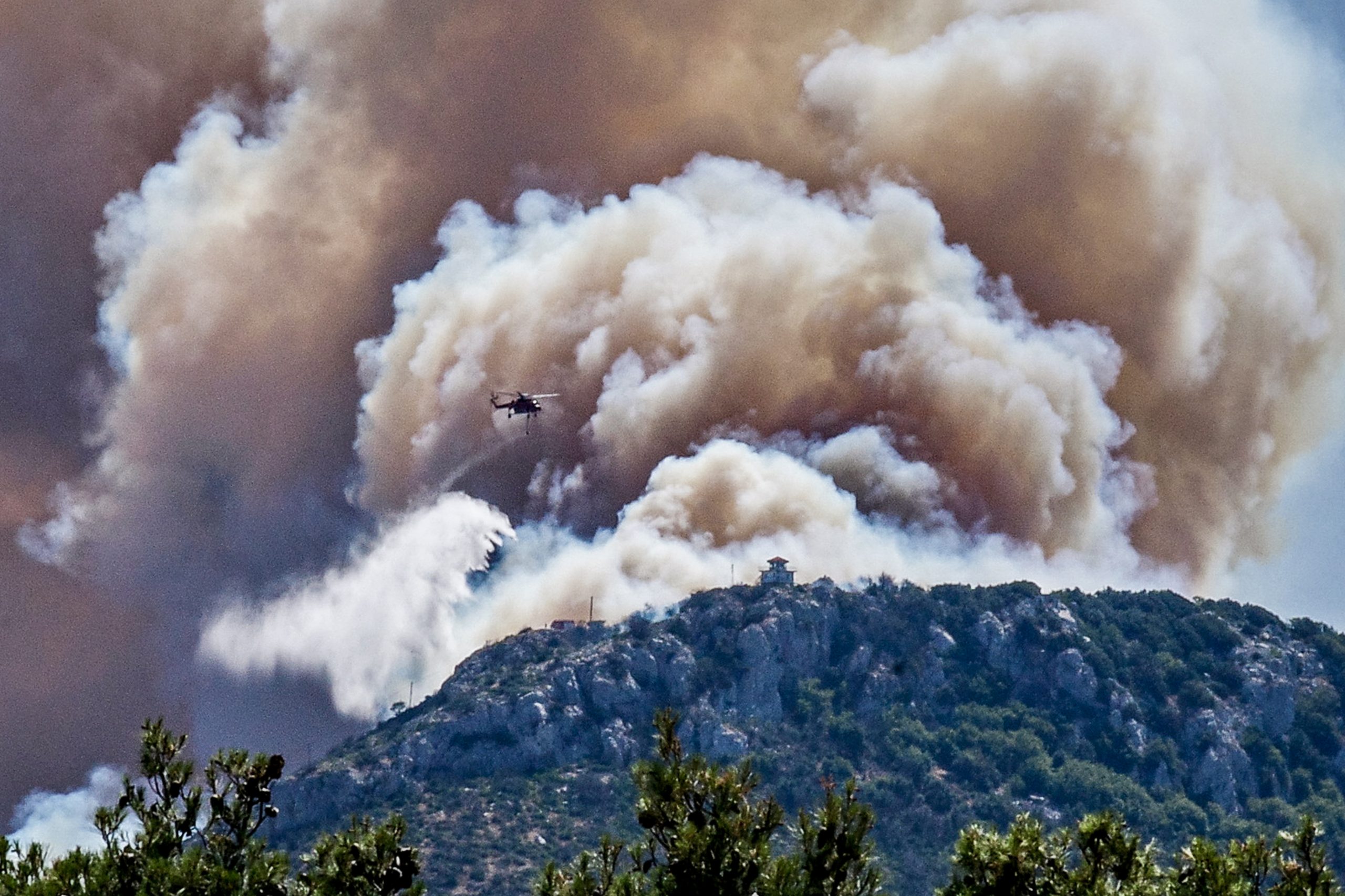 Μήνυμα του 112 για την πυρκαγιά στη Πάρνηθα- Συντονιστική σύσκεψη στο Υπουργείο Κλιματικής Κρίσης και Πολιτικής Προστασίας