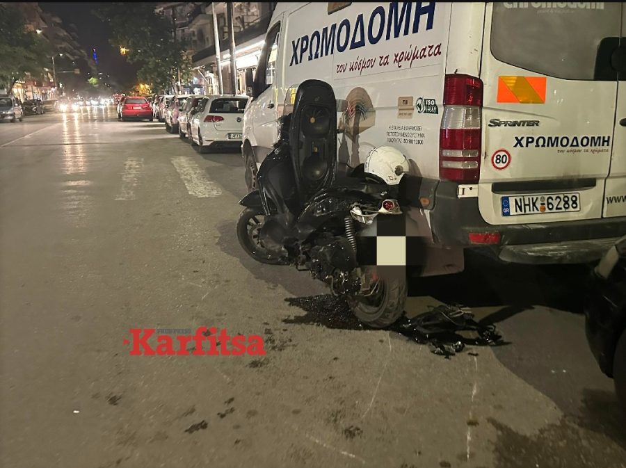 Θεσσαλονίκη: ΙΧ συγκρούστηκε με δίκυκλο στο κέντρο - Παραβίασαν ερυθρό σηματοδότη (ΦΩΤΟ+Video)