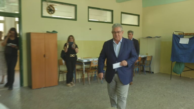 Ευρωεκλογές 2024: Ψήφισε στη Ν. Ιωνία ο Δ. Κουτσούμπας (Video)