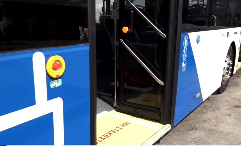 Θεσσαλονίκη: Καταγγελία για μη λειτουργία ράμπας ΑμεΑ σε λεωφορείο του ΟΑΣΘ (Video)