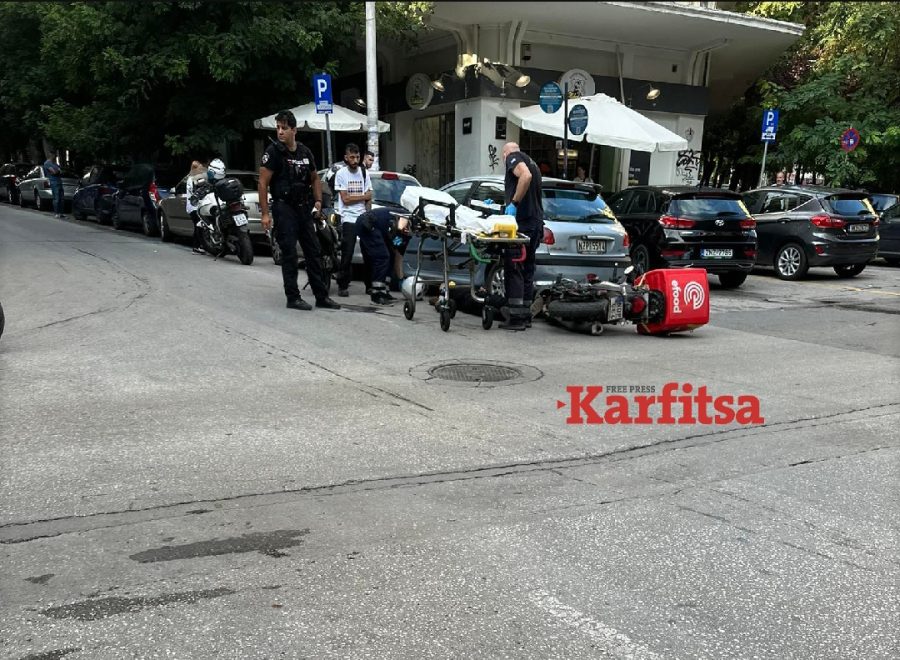 ΤΩΡΑ - Θεσσαλονίκη: Αυτοκίνητο παρέσυρε ντελιβερά (ΦΩΤΟ)