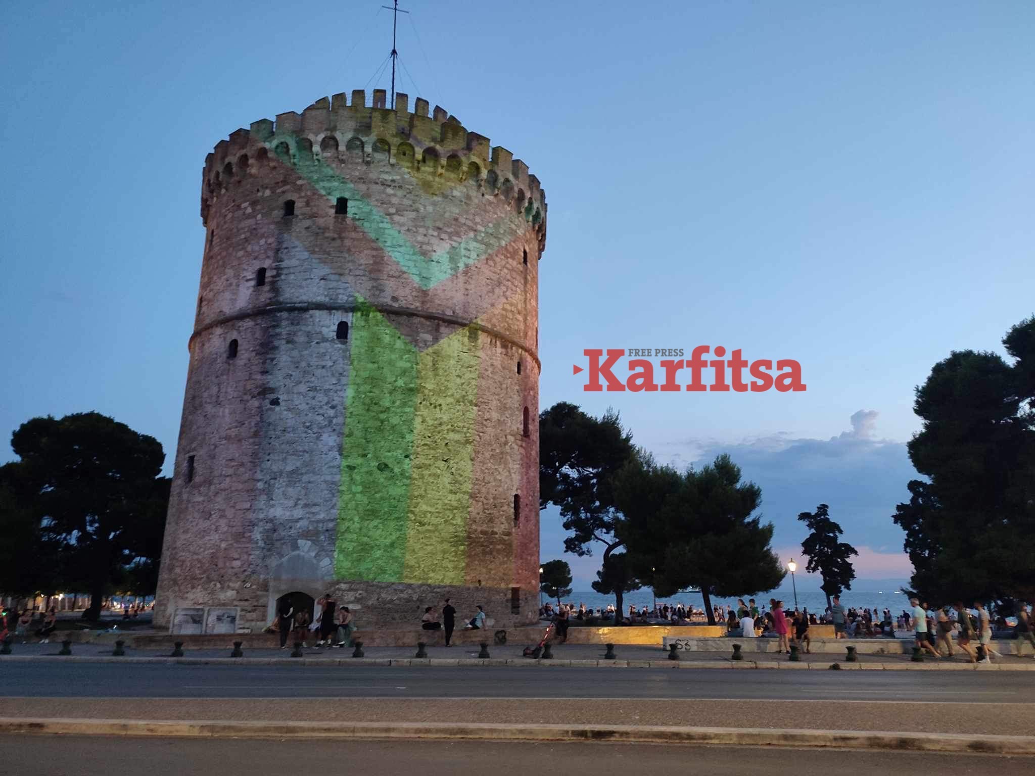 Θεσσαλονίκη: Στα χρώματα της ΛΟΑΤΚΙ σημαίας ο Λευκός Πύργος (ΦΩΤΟ+Video)