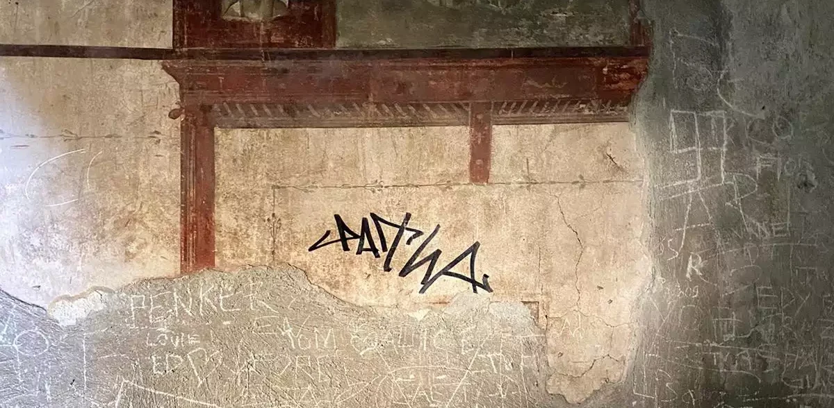 Ιταλία: Ολλανδός έγραψε με ανεξίτηλο μαρκαδόρο σε αρχαία ρωμαϊκή κατοικία