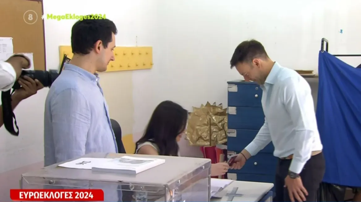 Ευρωεκλογές 2024: Στην Εκάλη ψήφισε ο Στέφανος Κασσελάκης (Video)