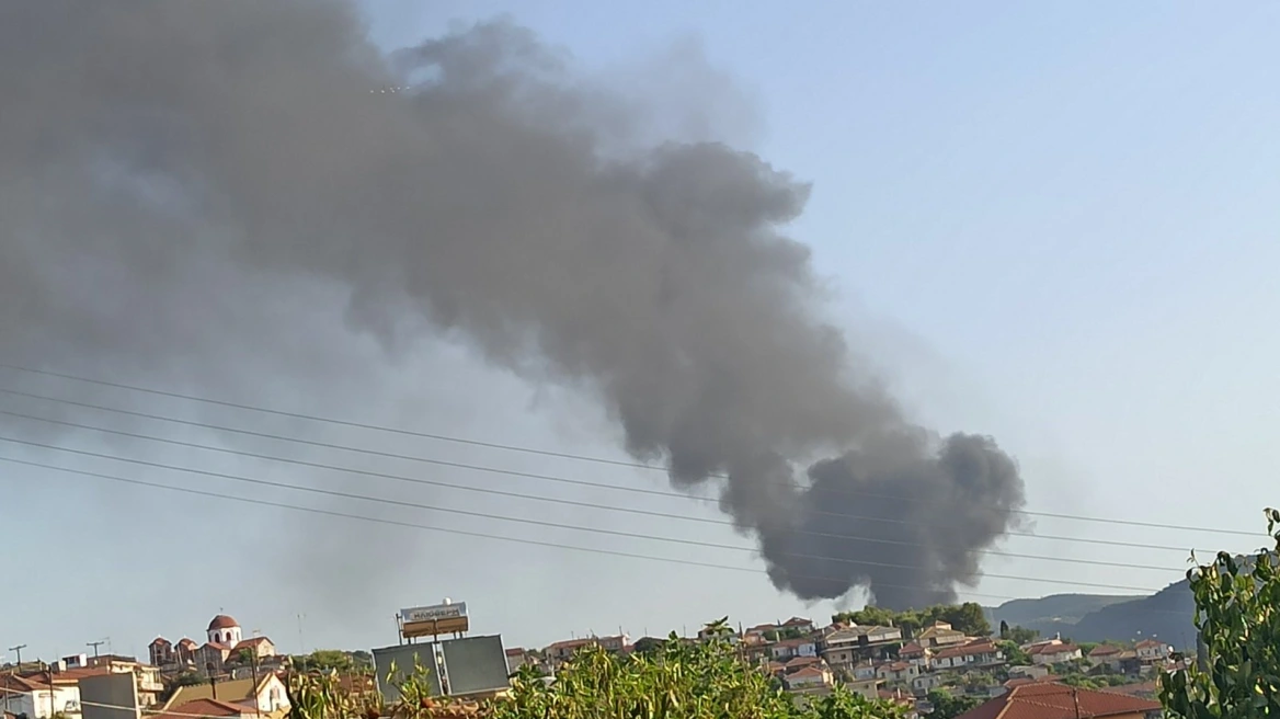 Αιτωλοακαρνανία: Ένας νεκρός σε μεγάλη φωτιά σε εργοτάξιο στην περιοχή Λεπενού