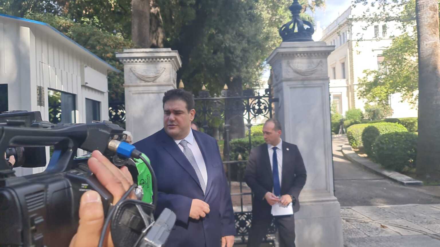 Ορκίζεται η νέα κυβέρνηση – Άρχισαν να καταφθάνουν οι πρώτοι υπουργοί (Live Video)