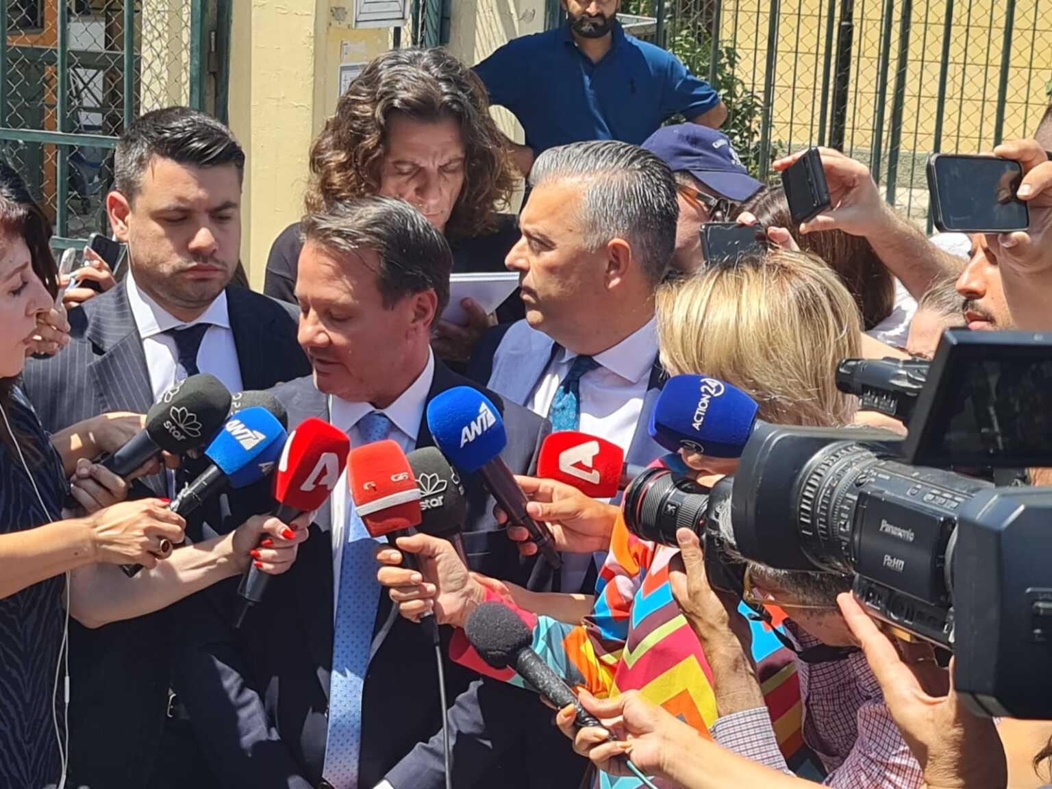 Απόστολος Λύτρας: Ελεύθερος για τον ξυλοδαρμό της συζύγου του – Απαγορεύεται να την πλησιάζει (Video)