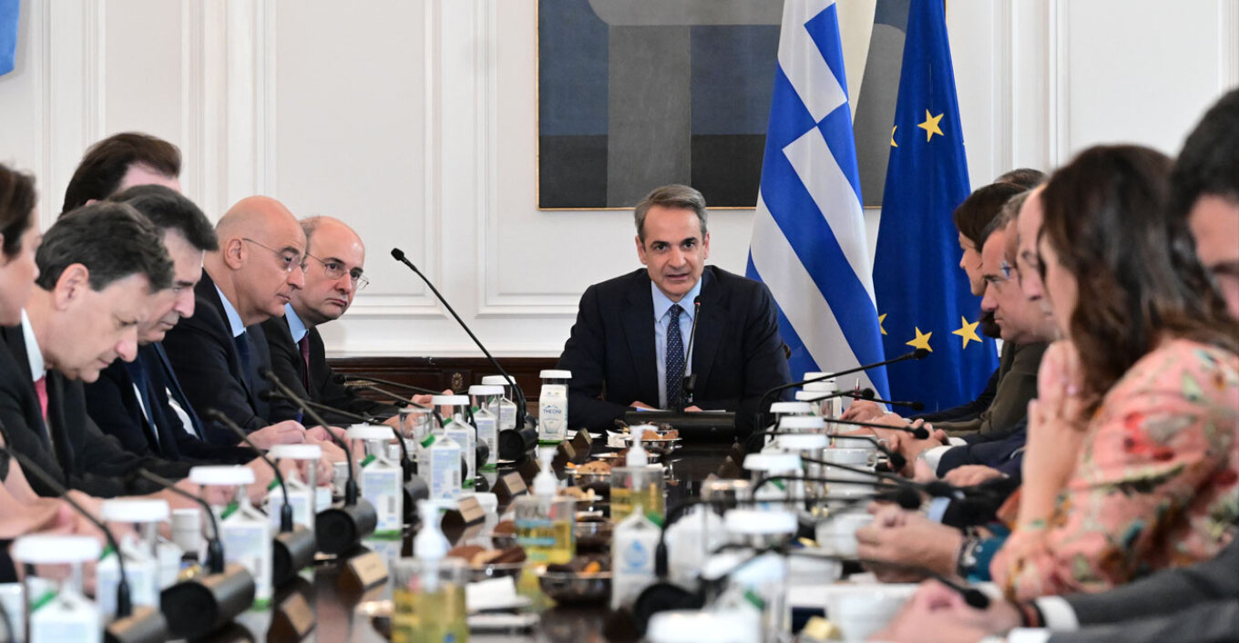 Ανασχηματισμός: Το τελευταίο υπουργικό για τους… αδύναμους κρίκους – «Πυρετός» σεναρίων για την πρωτοβουλία Μητσοτάκη