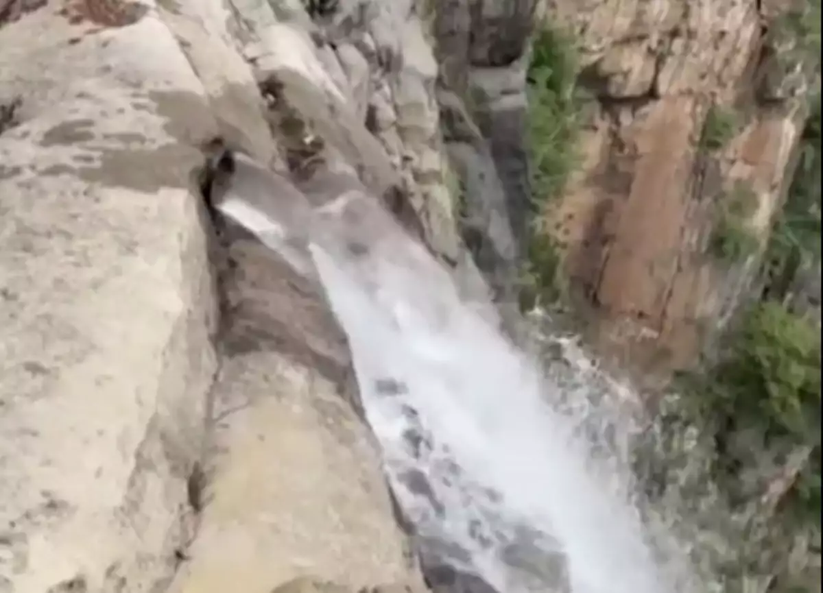 Κίνα: Σάλος με διάσημο καταρράκτη της χώρας – Το νερό βγαίνει από μυστικό σωλήνα